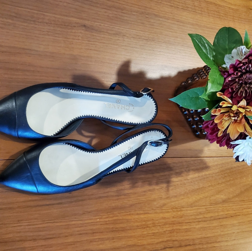 Chanel low heel 7.5 black
